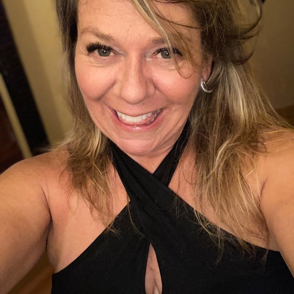 Meet your Posher, Carolyn - Picture 2 of 2